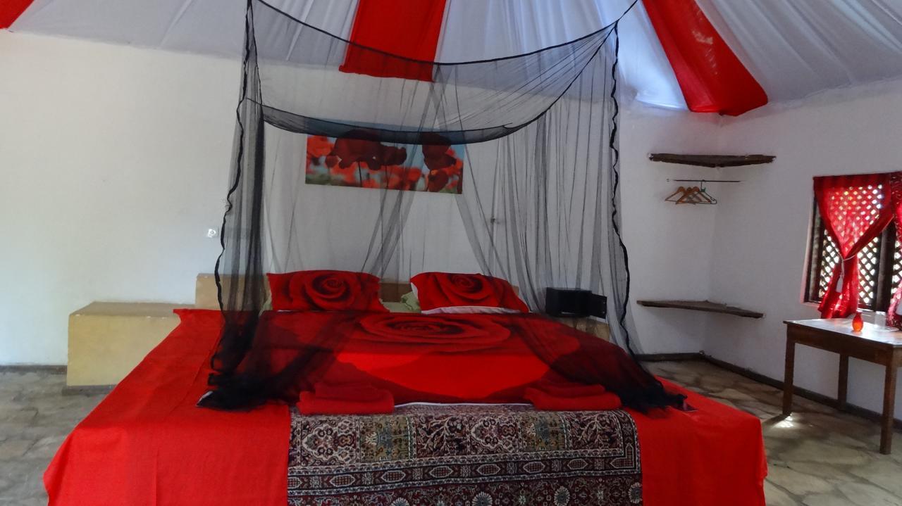 Gecko Nature Lodge Home Of Swahili Divers The Best Dive Center And Famous Gecko Restaurant Verani المظهر الخارجي الصورة